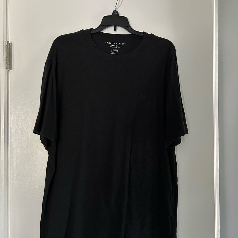 American Eagle Outfitters Men's Classic Black Tee